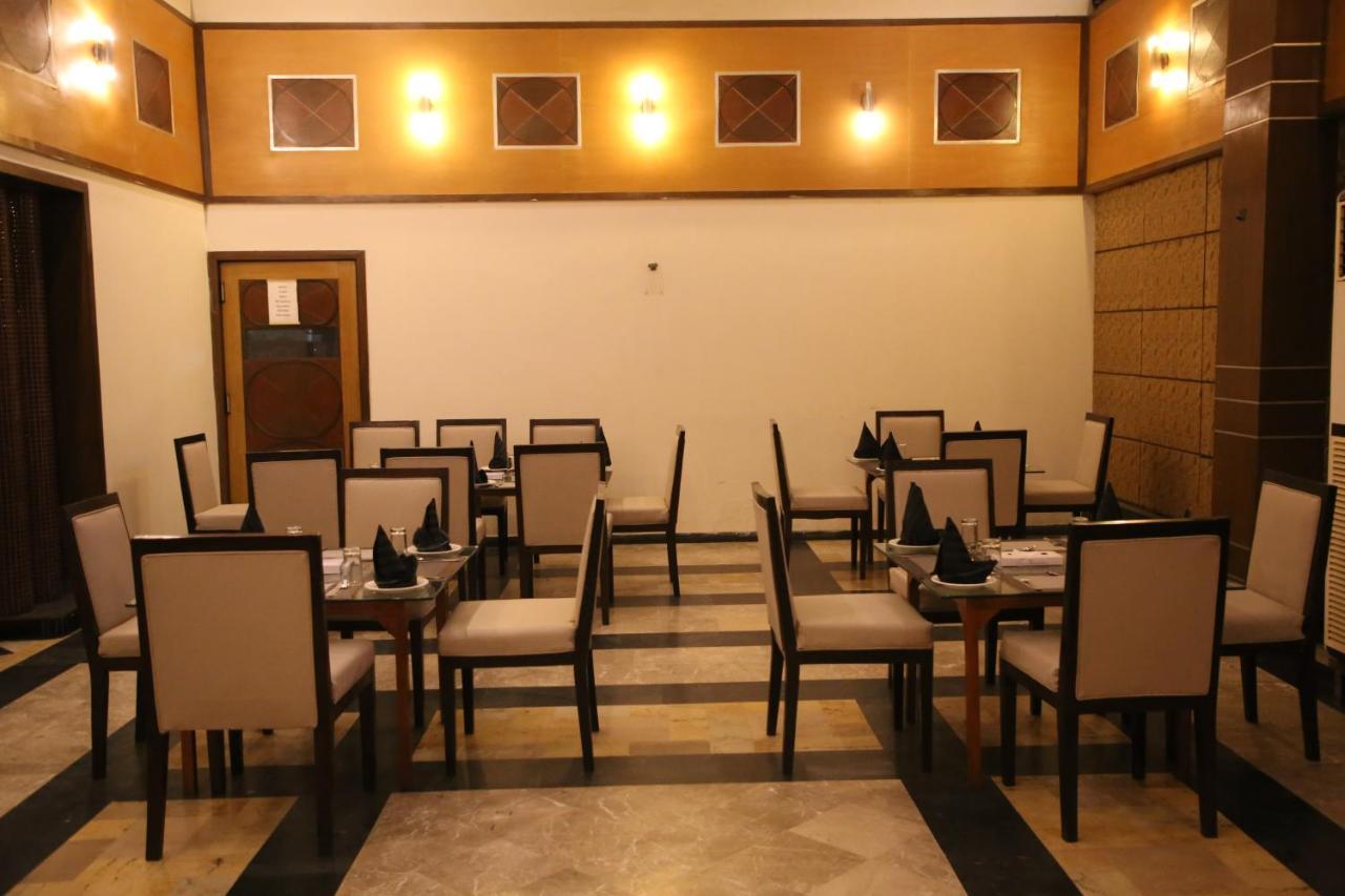 Carlton Tower Hotel Lahor Kültér fotó