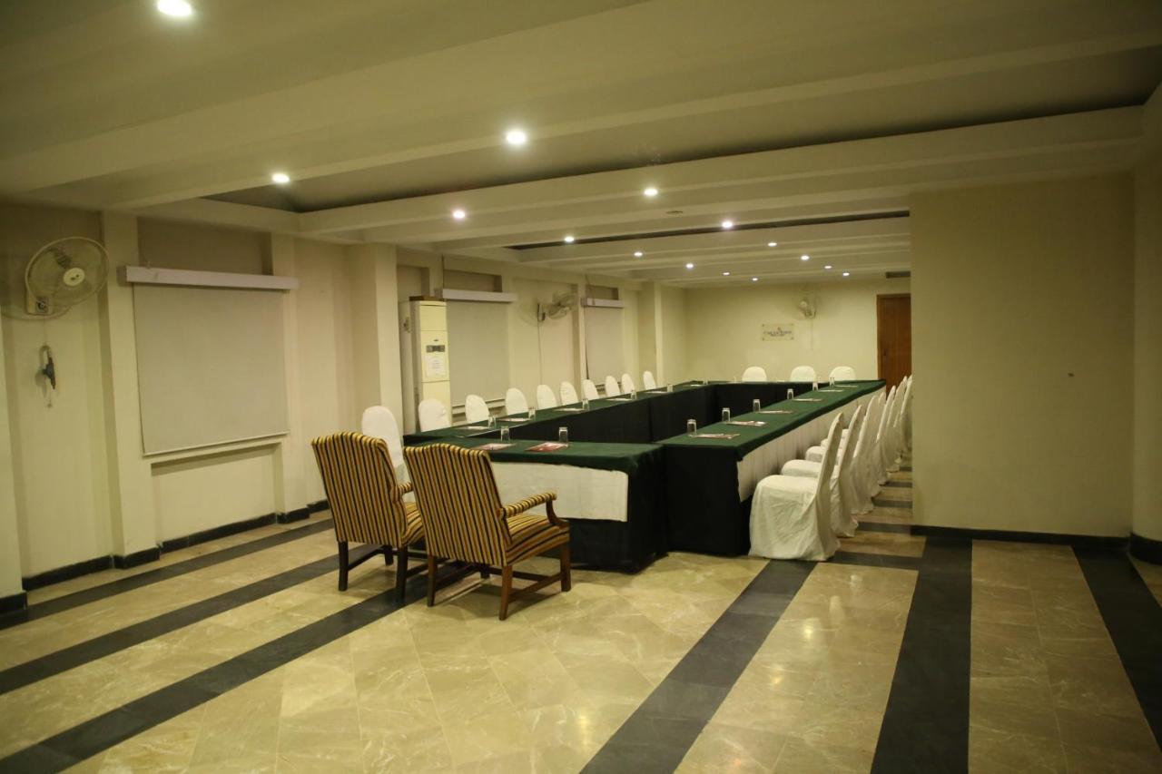 Carlton Tower Hotel Lahor Kültér fotó