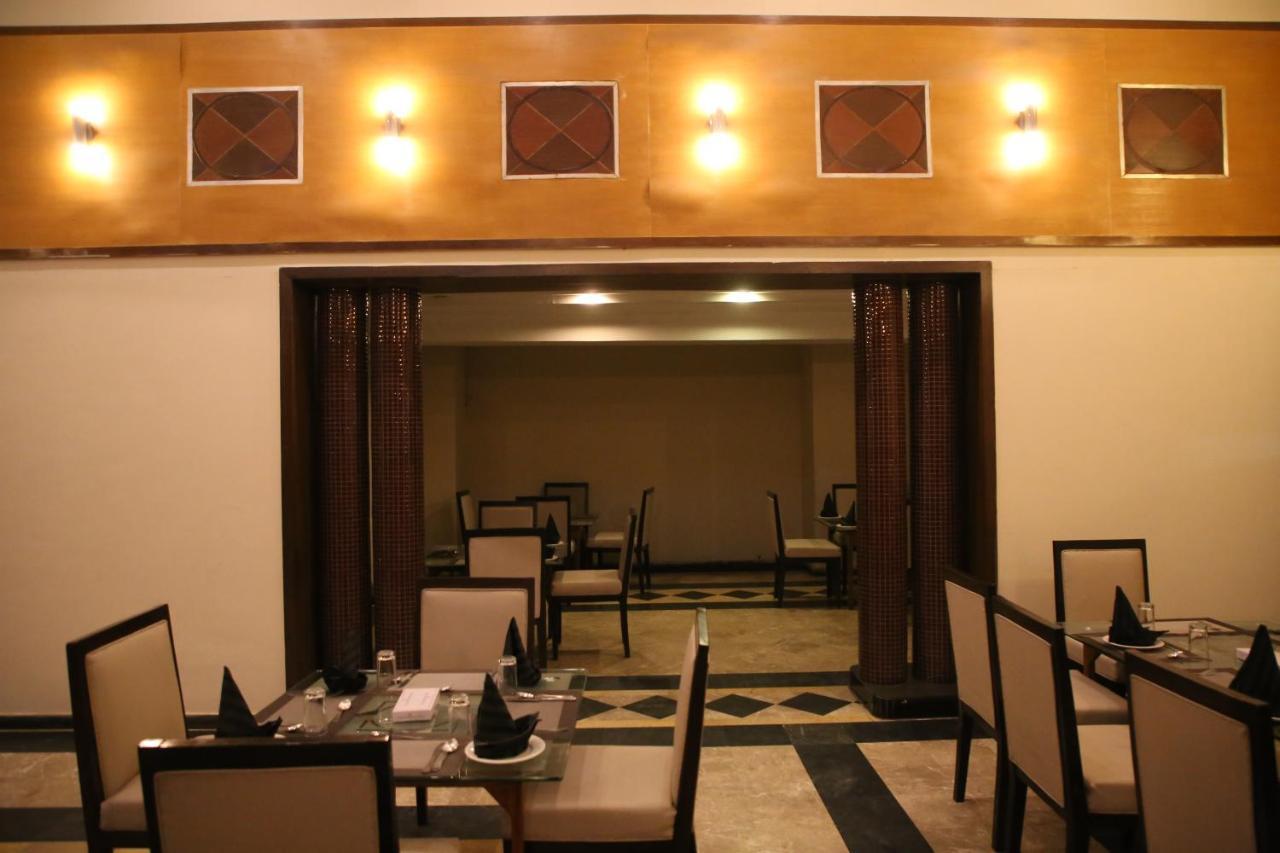 Carlton Tower Hotel Lahor Kültér fotó