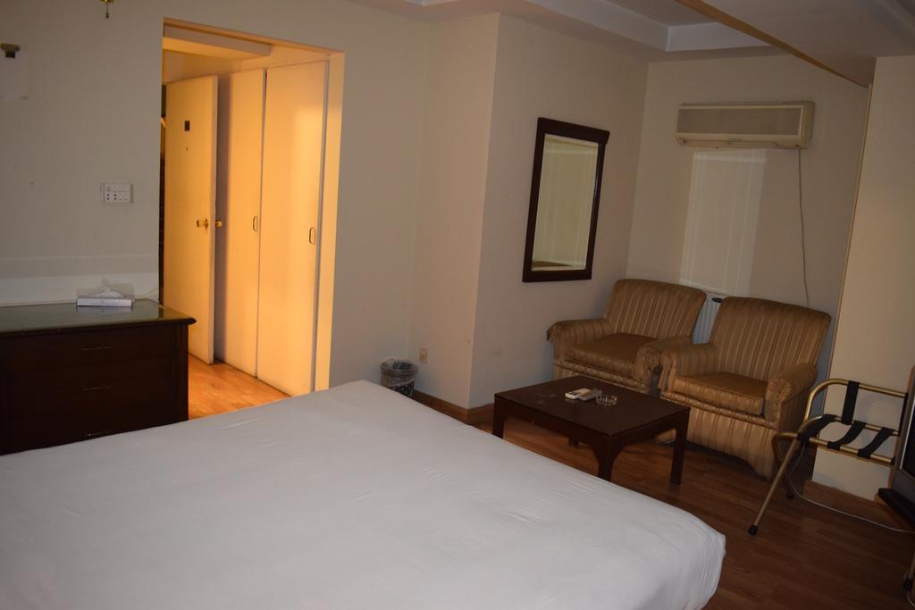 Carlton Tower Hotel Lahor Szoba fotó