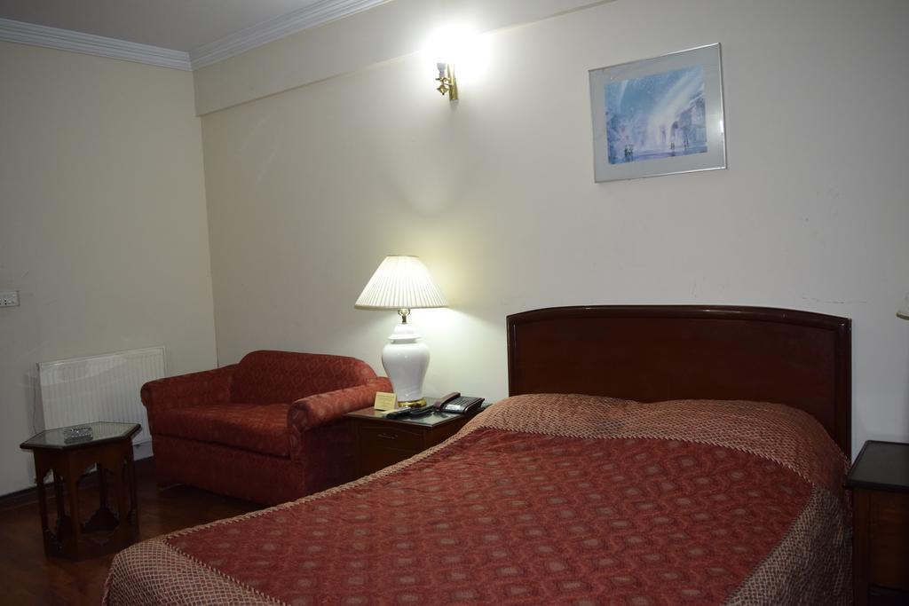 Carlton Tower Hotel Lahor Szoba fotó