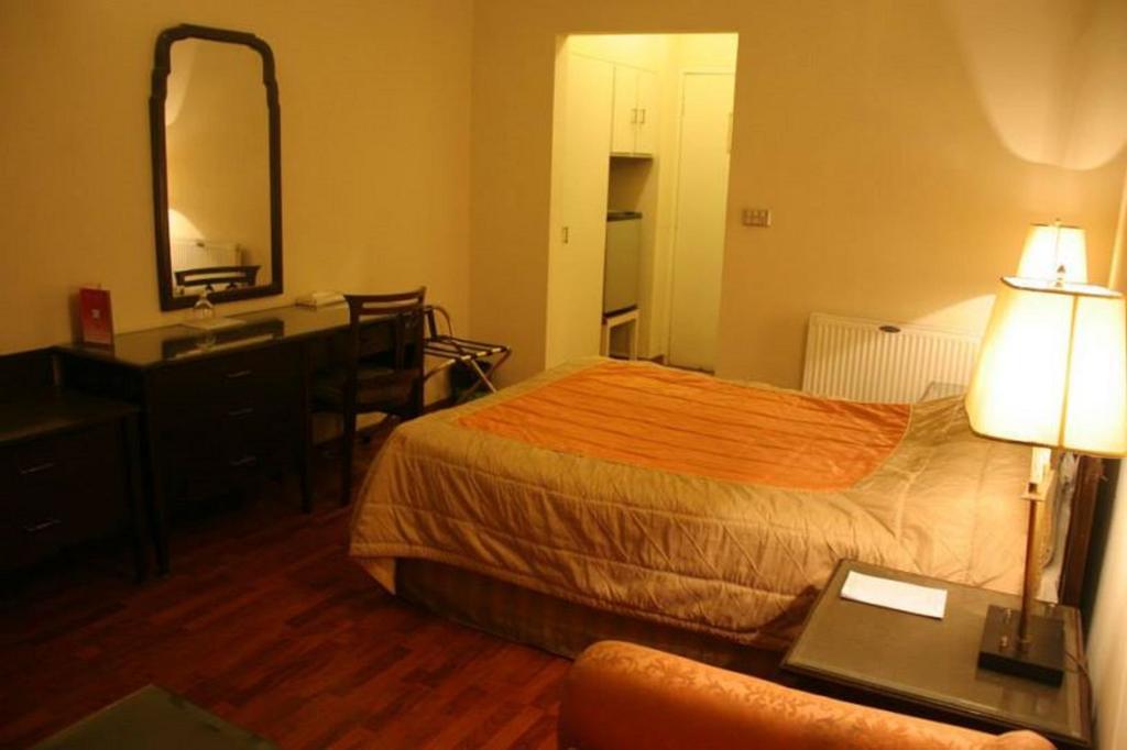 Carlton Tower Hotel Lahor Szoba fotó
